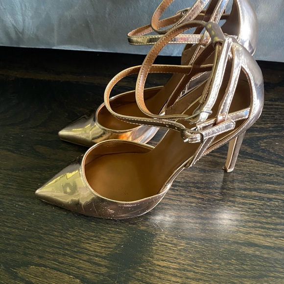 Halston Heritage Size 8 Gold Strappy Pumps 4.5” Heel - Picture 4 of 4